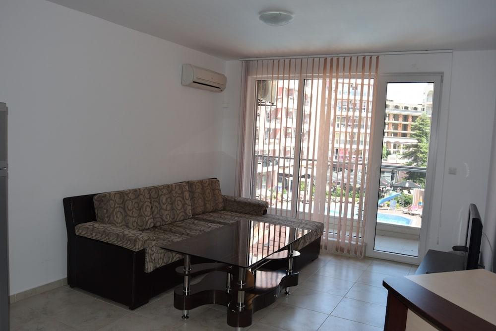 Admiral Plaza Apartments