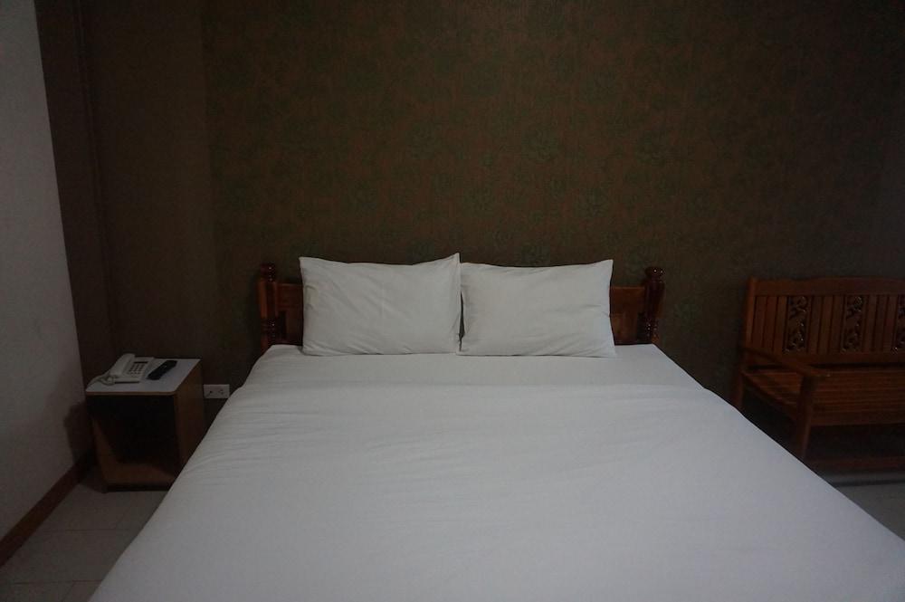 Wetsawat Place Hotel