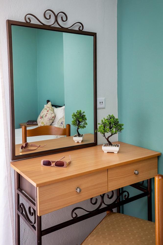 Famelia Studios Lampiris