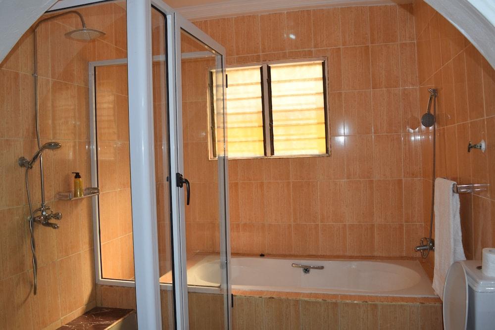 Coconut Pointe Villa & Beach Resort