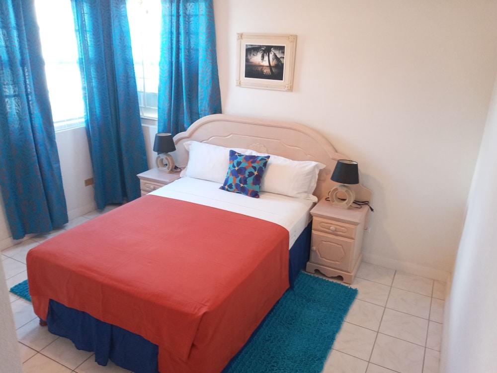 Cumber's Tropical Apartments