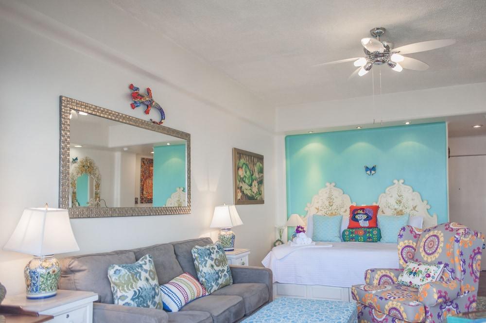 Beach Front Girasol Sur Apartments