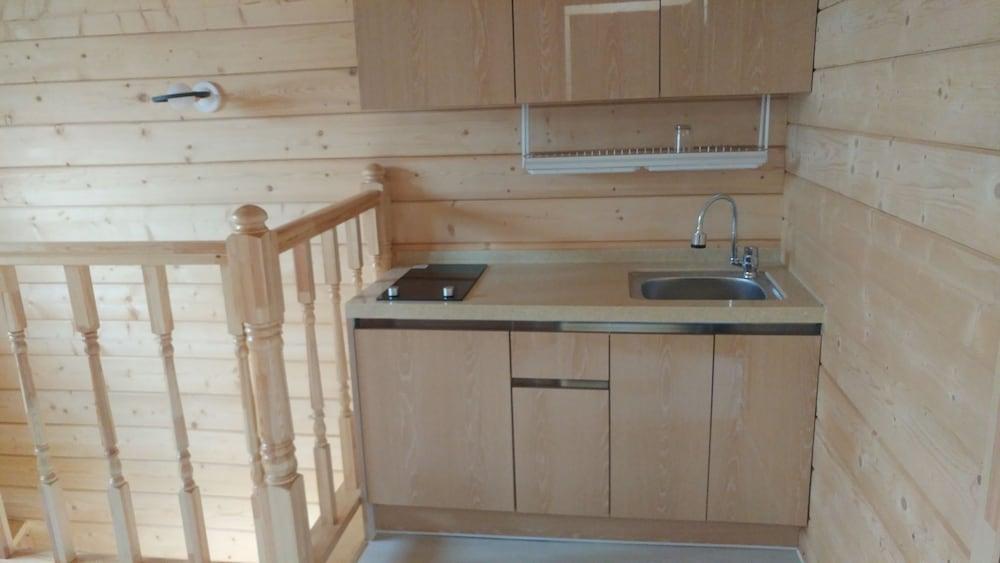 Daegwallyeong Solbawee Log-Housing Pension