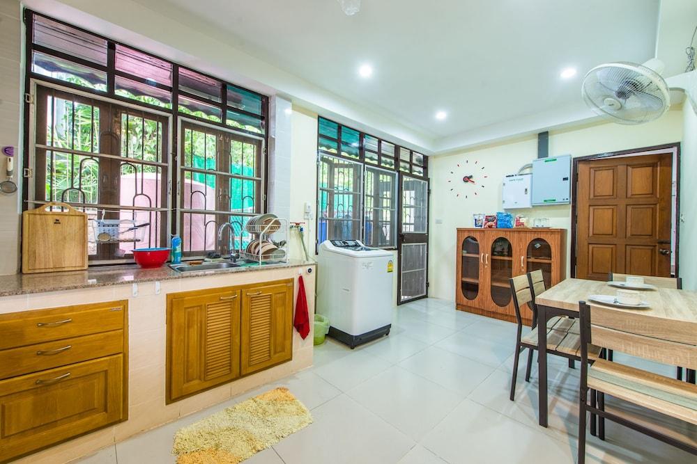 Nimman Elegant Garden Villa