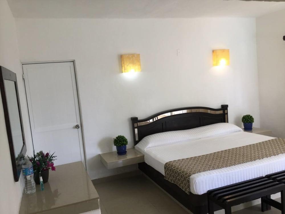 Hotel Arista Bugambilias