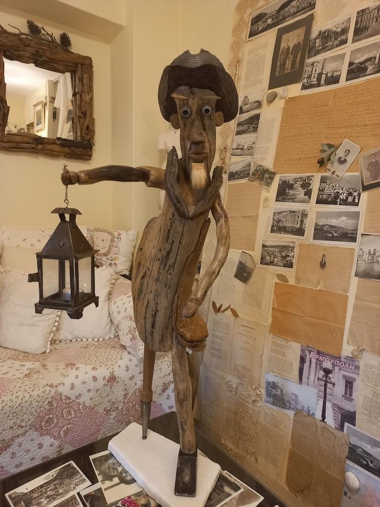 Antouanetta Apartments