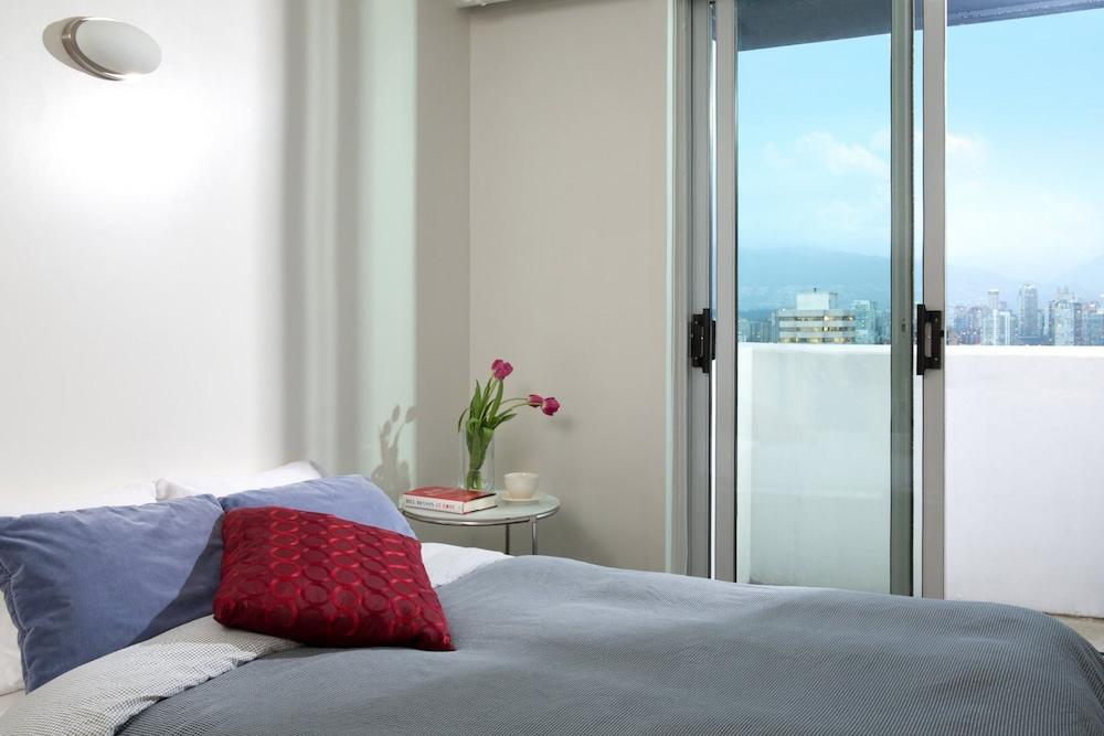 Backpacker College at EC Vancouver: APT Living