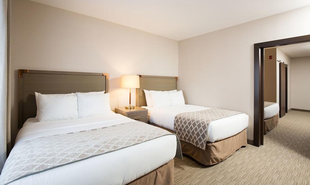 Pomeroy Inn & Suites Prince George