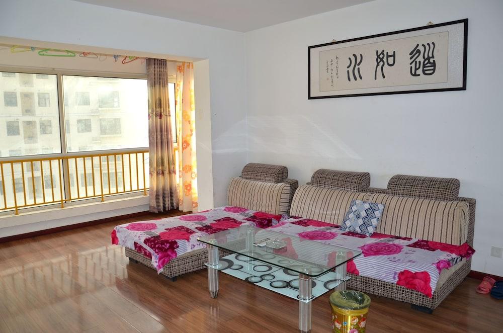 Lanzhou Longshang Mingzhu Apartment Three-bedroom suite