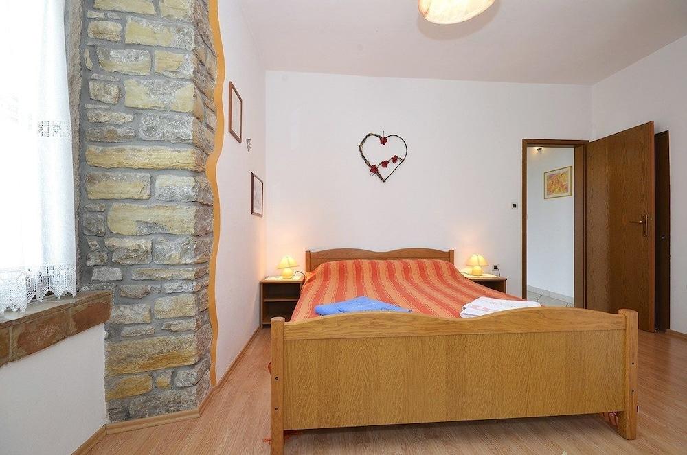 Bella Vista Apartments