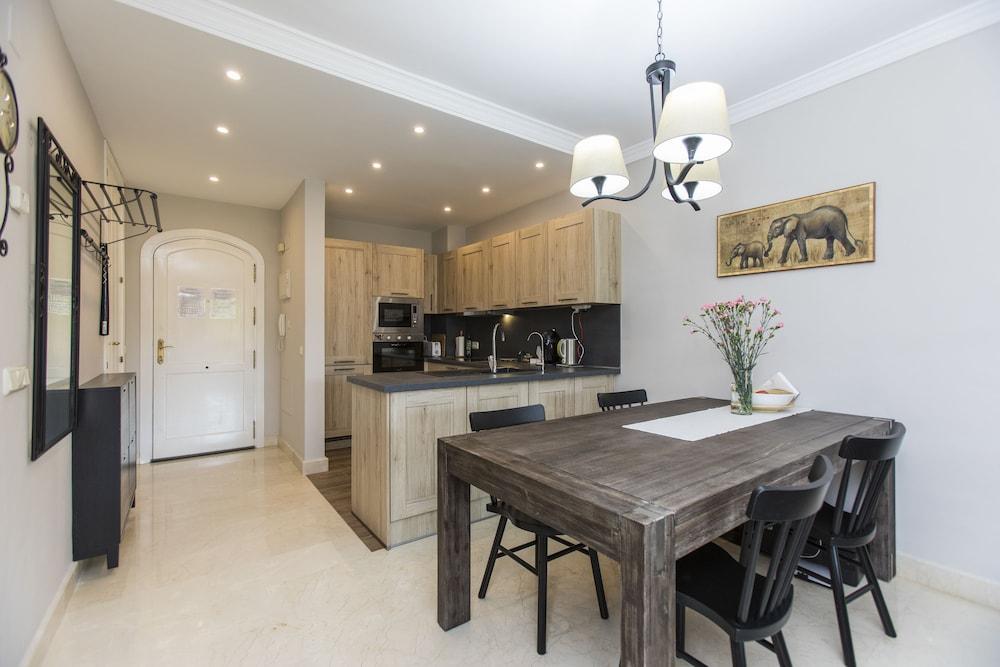 Perfect Location Between Golf and Beach