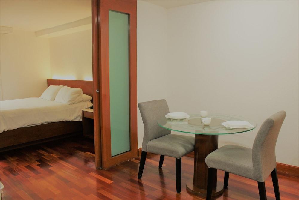Condesa Suites