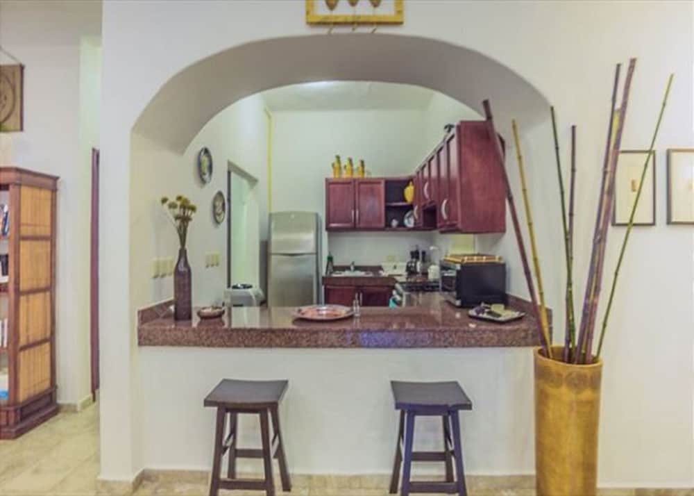 Magic, 1 block from Mamitas Beach by Tripintravel