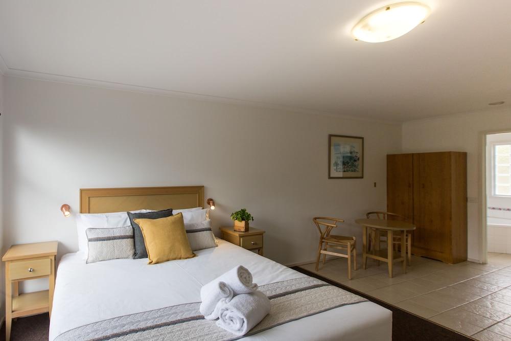 Fox on the Run - Motel Kilmore