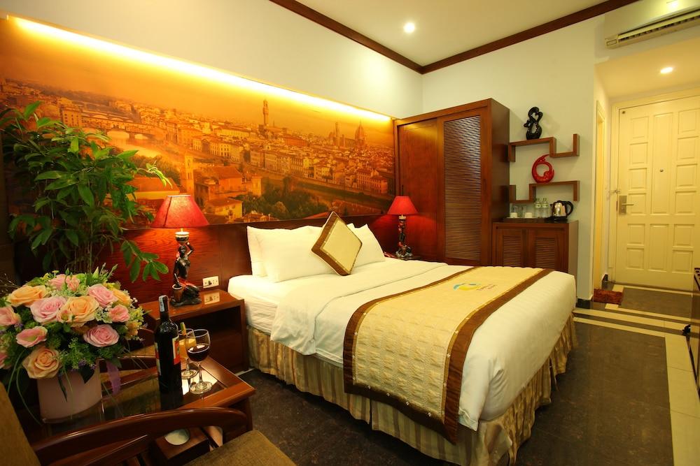 Khach San Tuong Vi - Van Cao