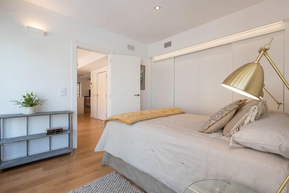 Chezmoihomes Plaza Nueva Penthouse