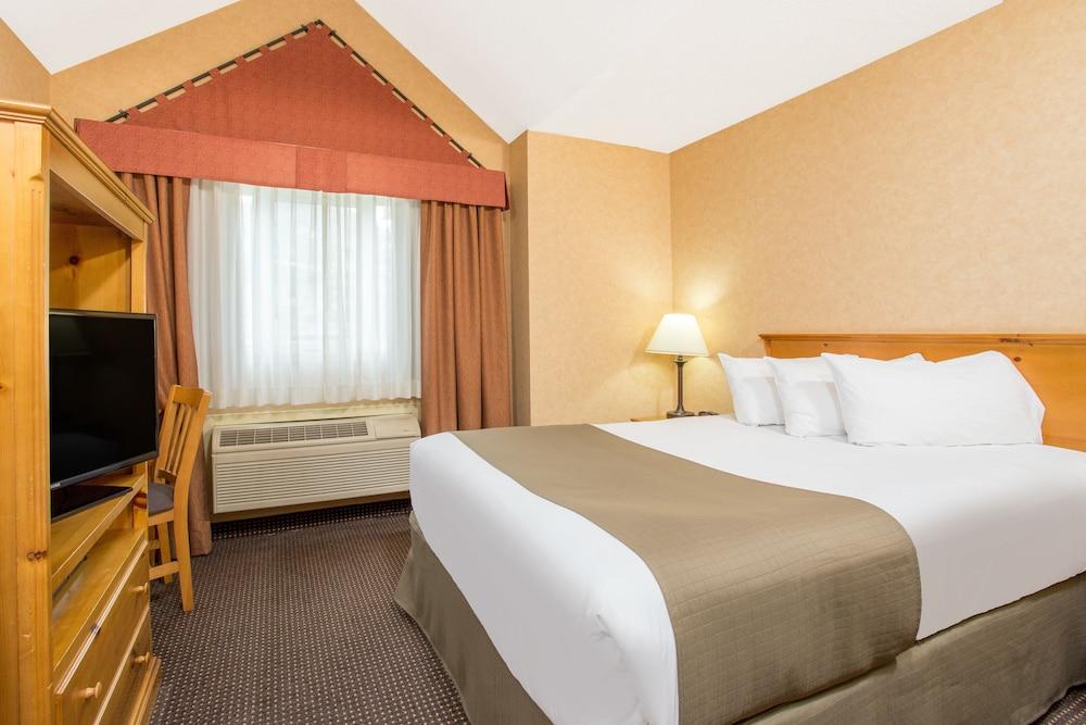 Canmore Inn & Suites