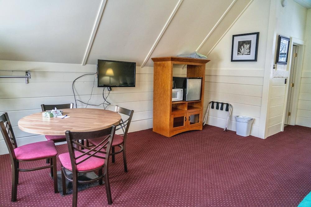 Mount Whittier Motel