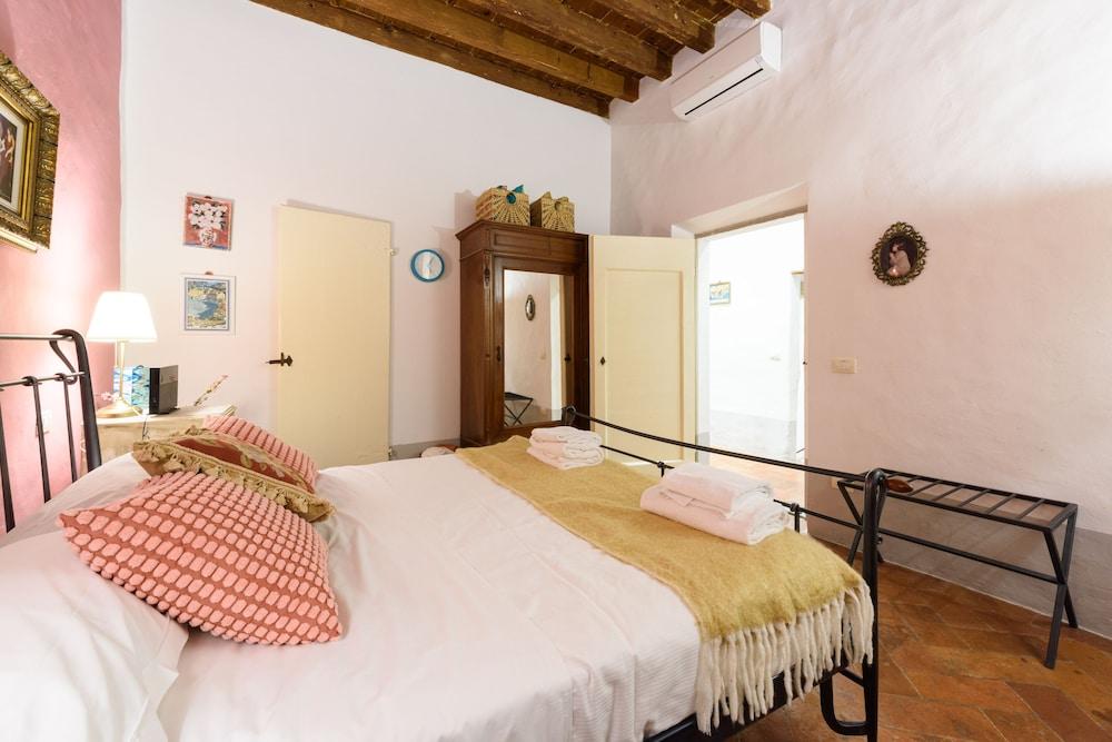 Santo Spirito Dream by Mmega