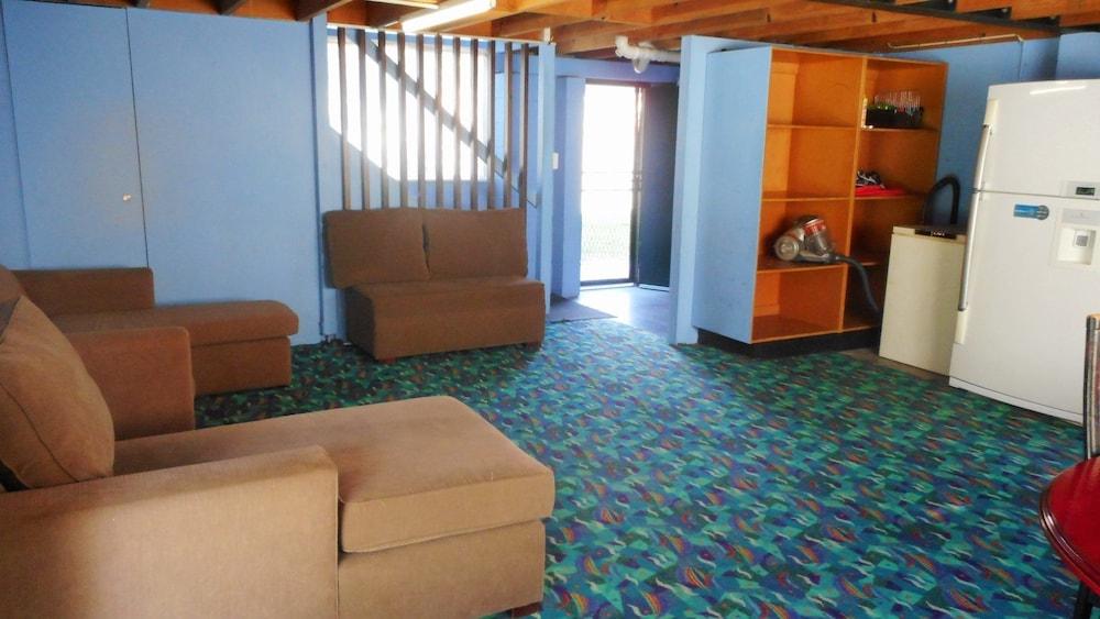 Sunseekers at Hat Head