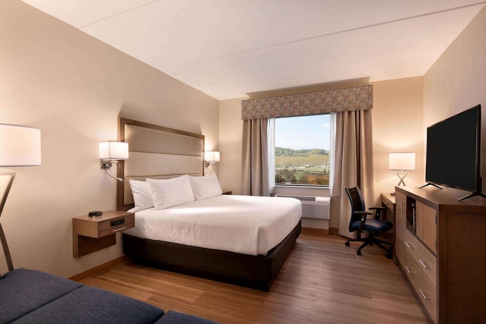 Wyndham Garden State College