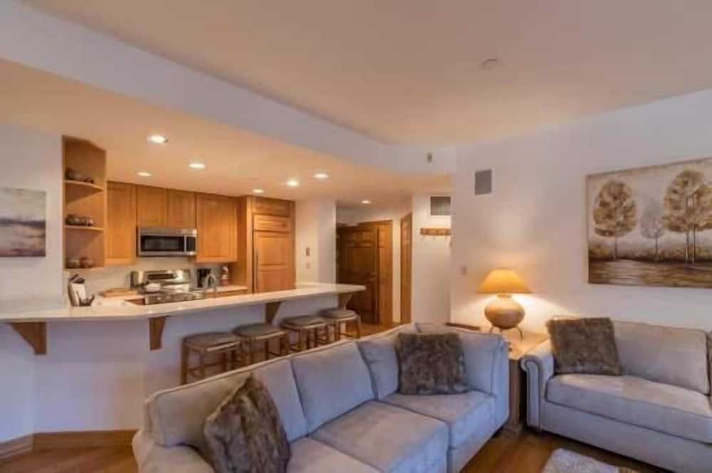 Strawberry Park Ski-in Ski-Out Condo by RedAwning