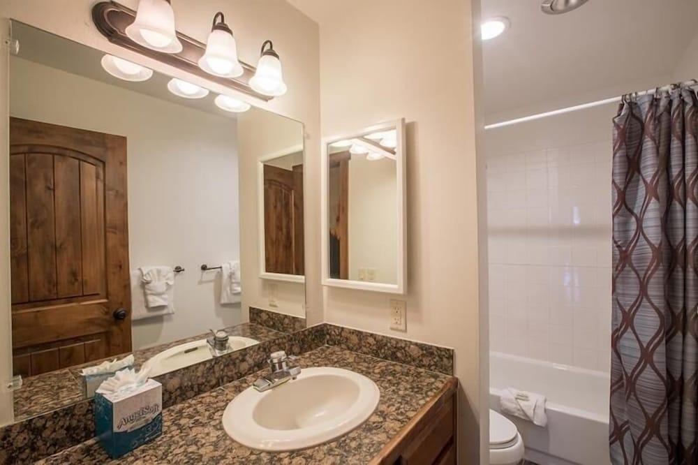 Breakaway West Condo with Easy Access to Ski Lifts by RedAwning