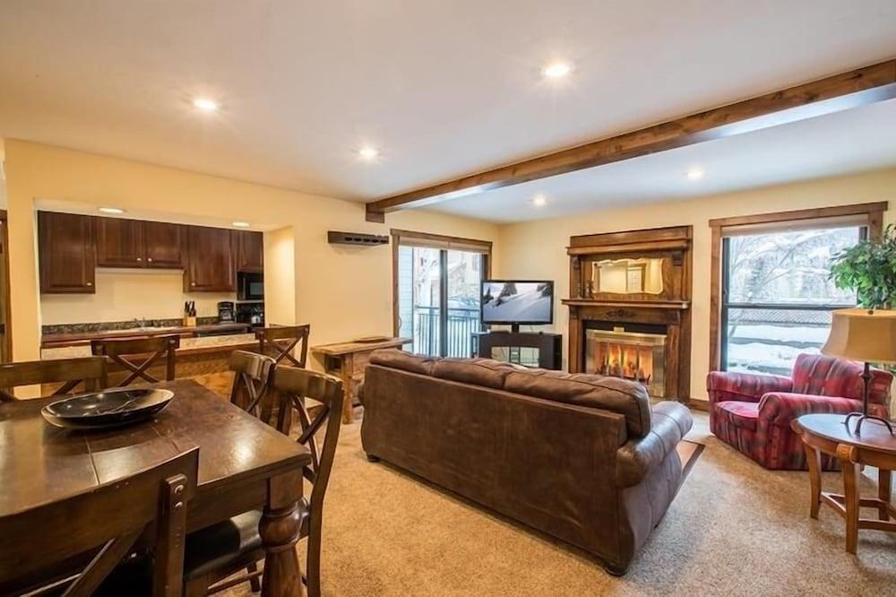 Breakaway West Condo with Easy Access to Ski Lifts by RedAwning