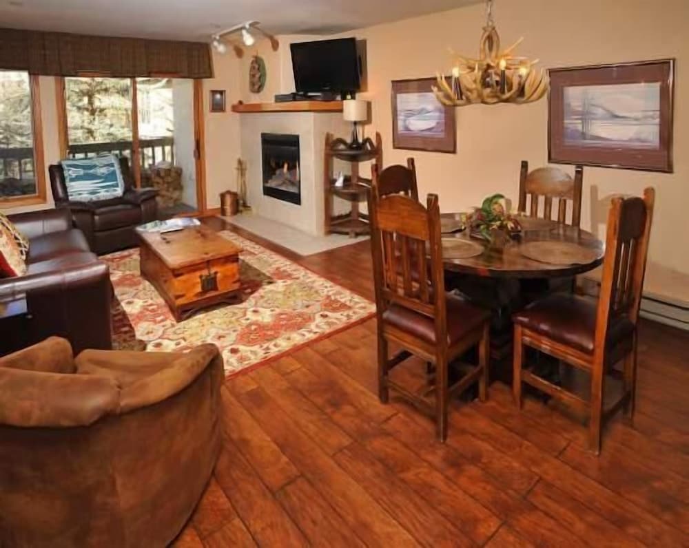 Townsend Place Ski-In Ski-Out Access Condo by RedAwning