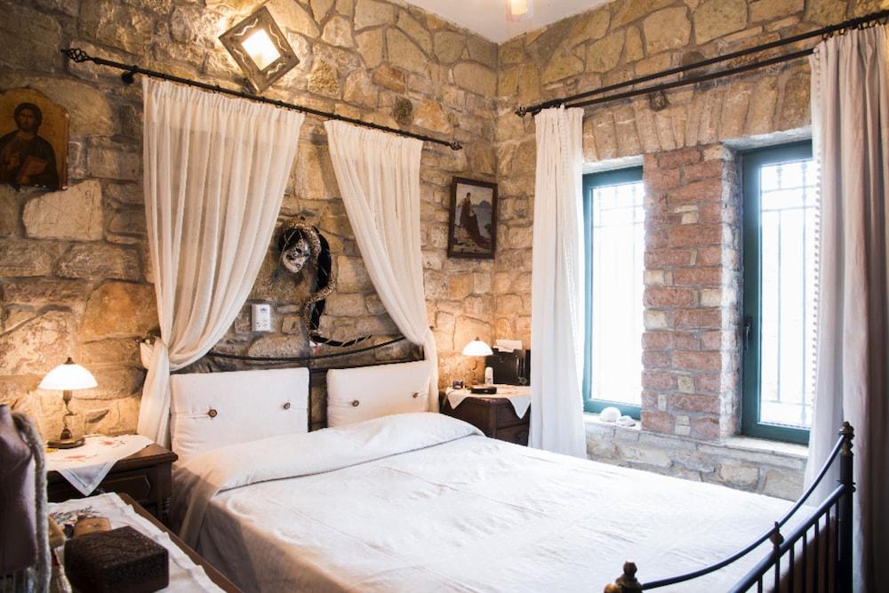 Majestic Chateau - Spectacular Seascapes & Pool