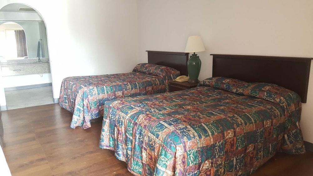 Cactus Inn and Suites