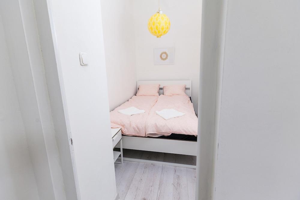 Classic Ernesto near Opera