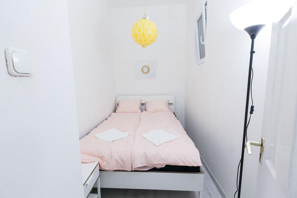 Classic Ernesto near Opera