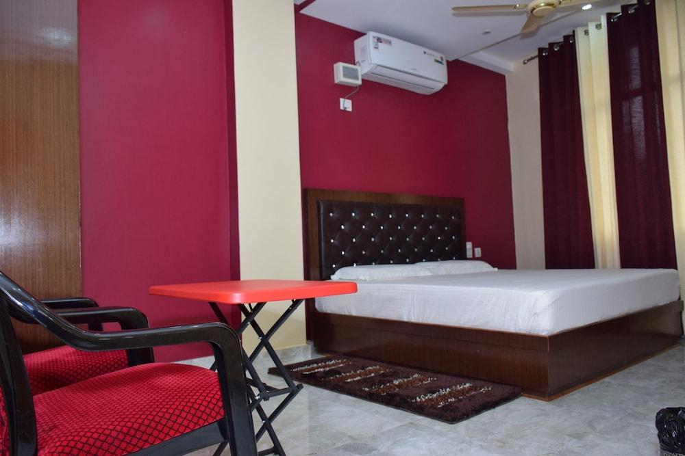 Hotel Sky Blue And Restaurant