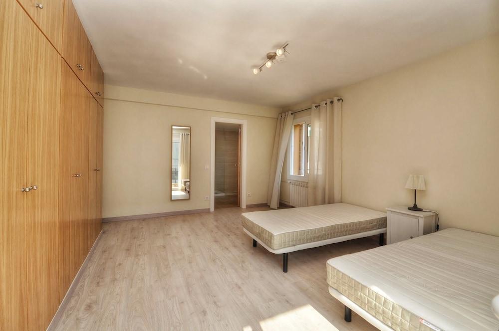 Big Apartment Caprabo