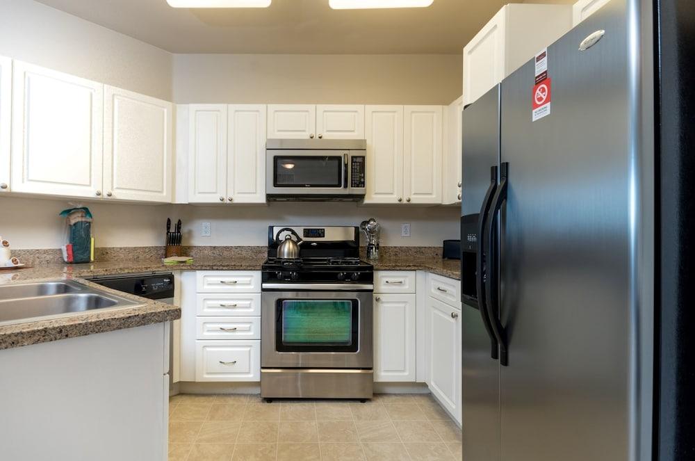 Bluebird Suites in Santa Clara