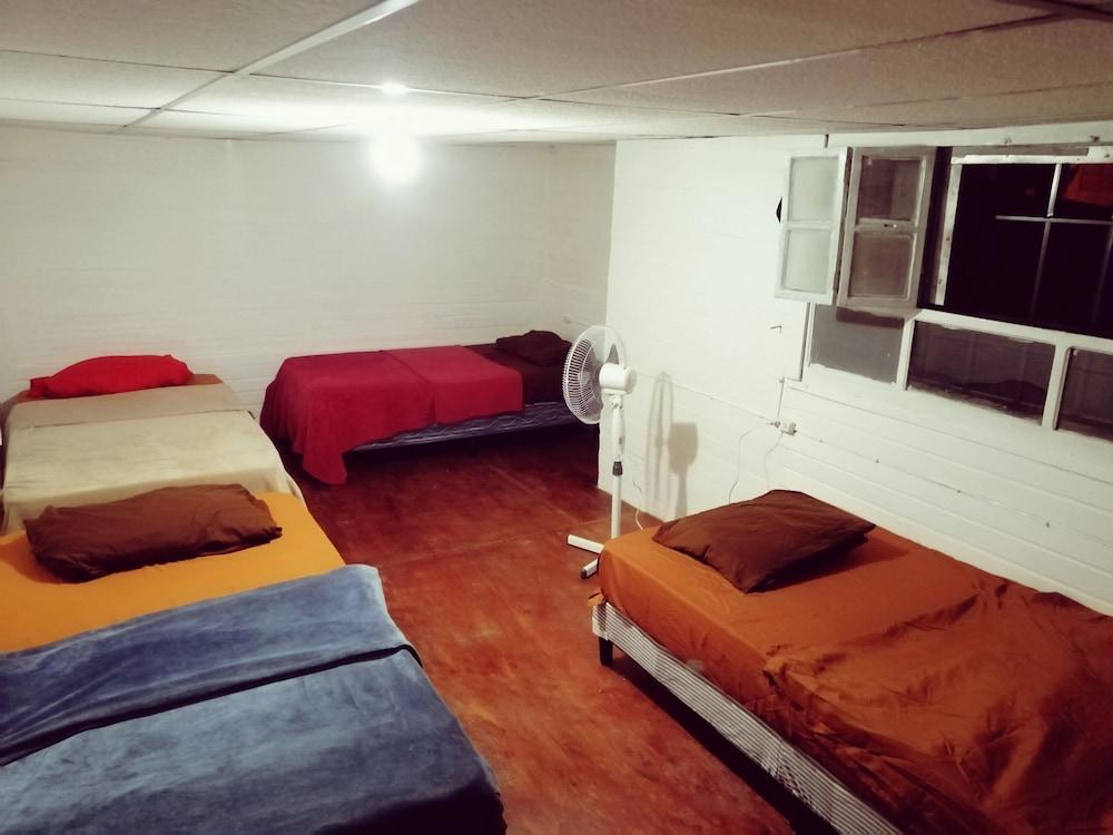 Hostal 4 Grados - Hostel