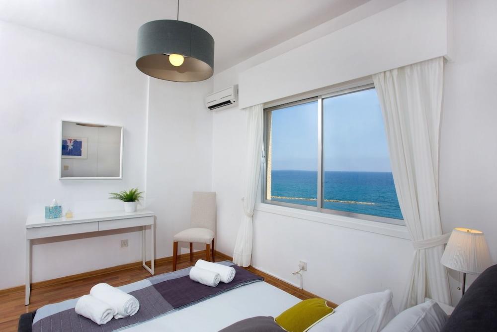 Seaside Luxury Beach Apartment