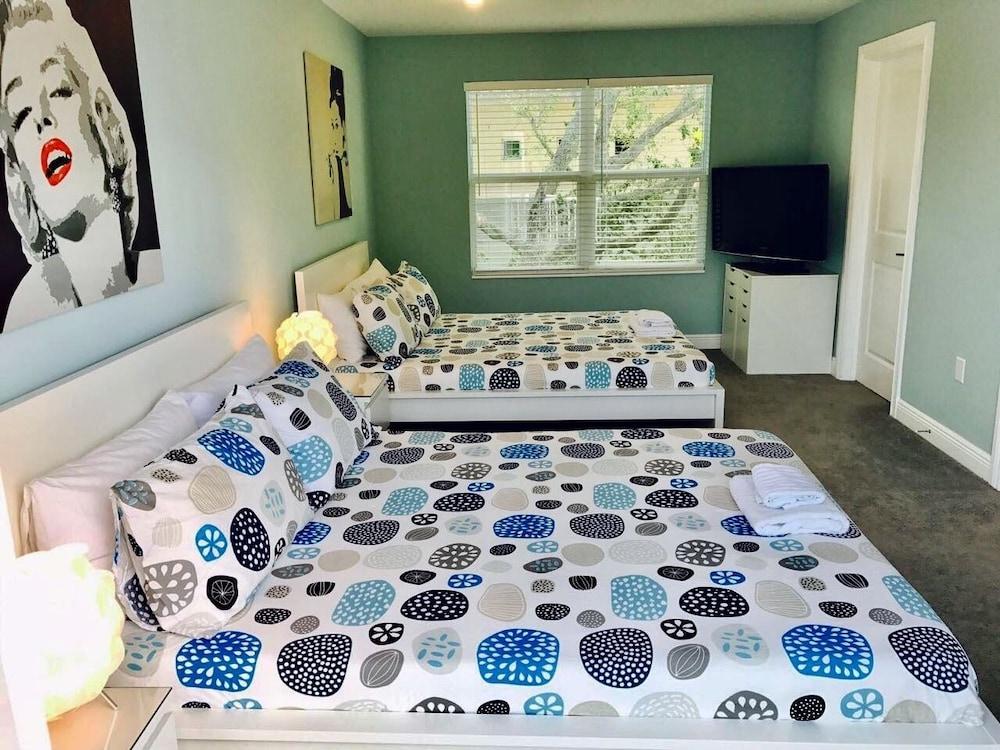 4 Bedroom Home by Ideal Experience VR