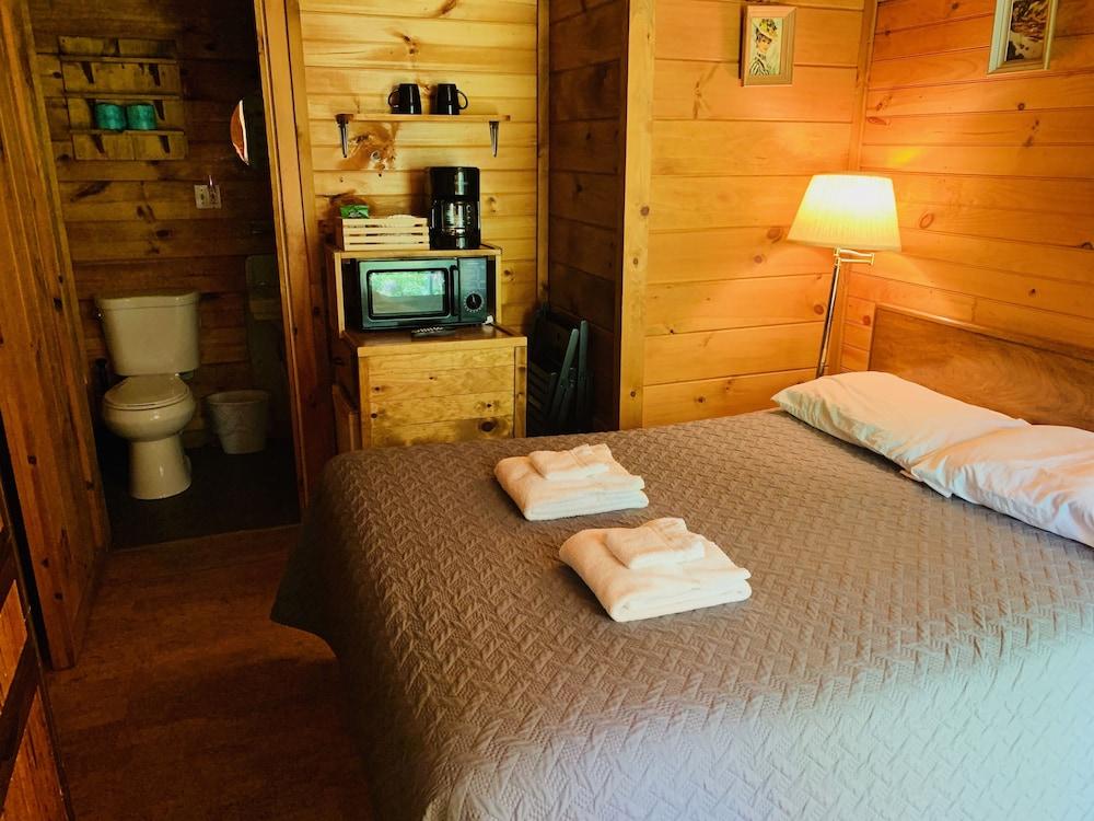 Pine Crest Motel And Cabins