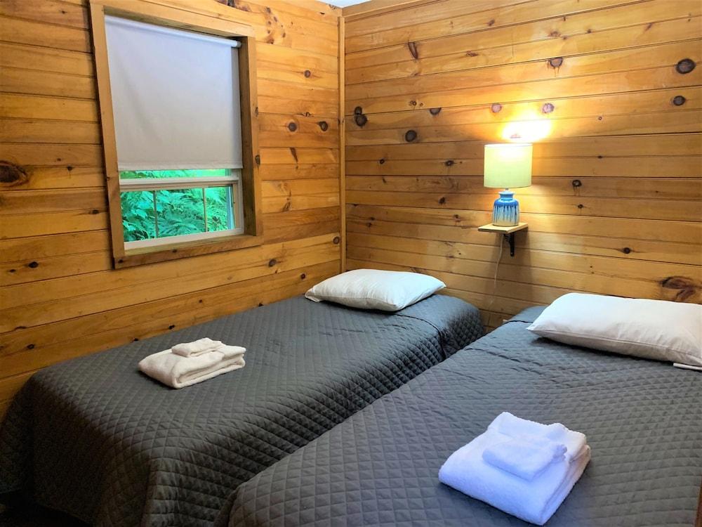 Pine Crest Motel And Cabins