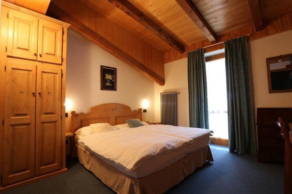 Albergo Centrale Forni