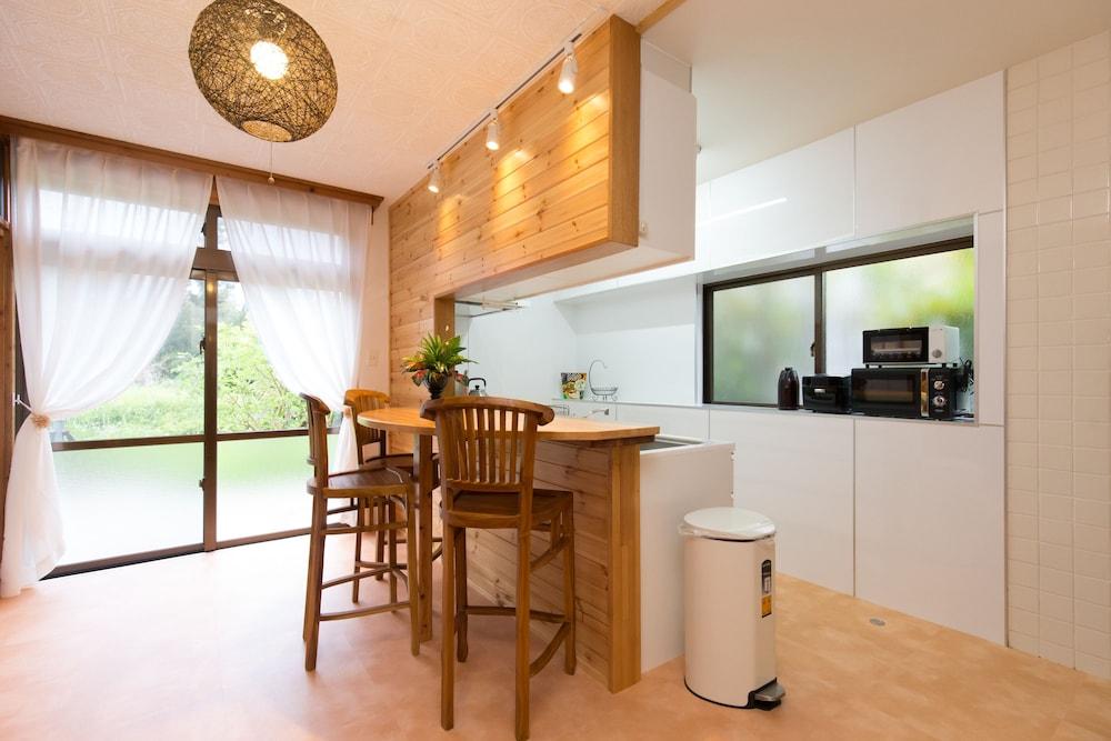 South Window Onna-son