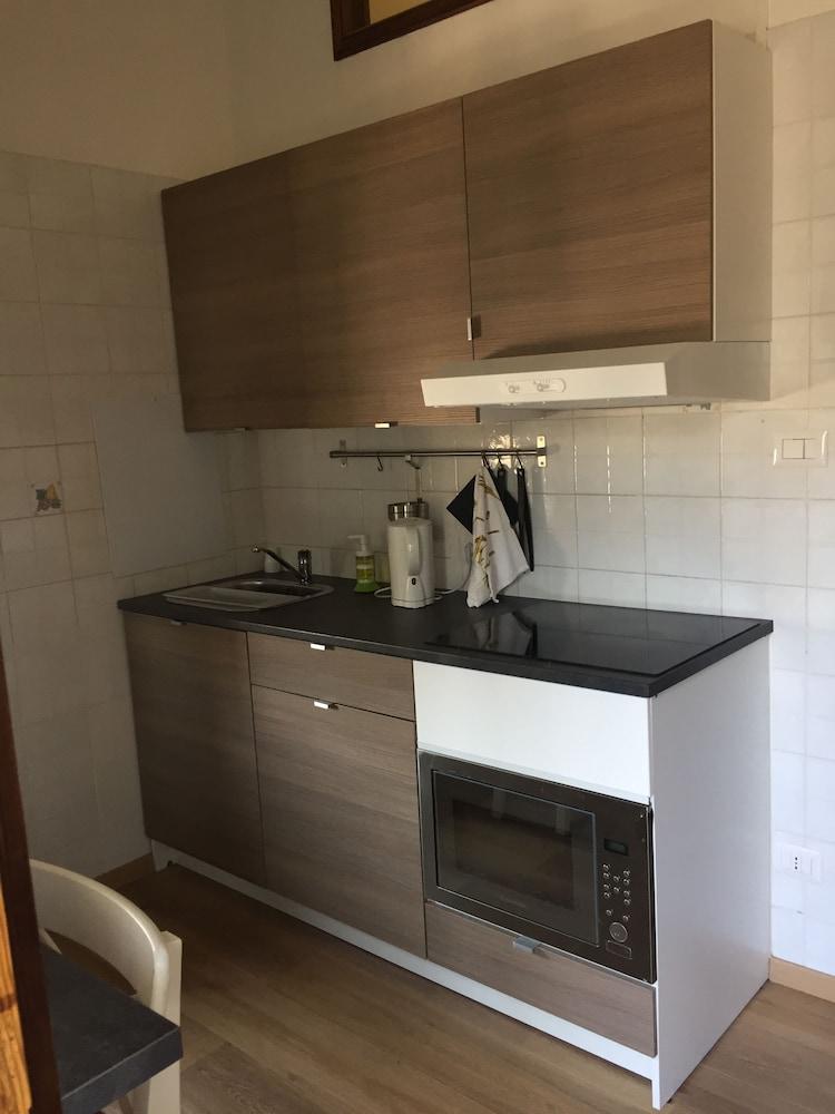 Salernoportodamare Train Station Room