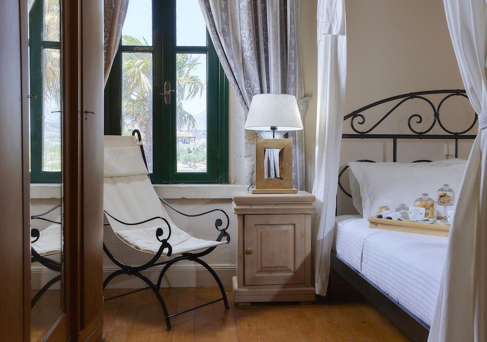 Castello Villa Daphnes - Private Pool & Whirlpool