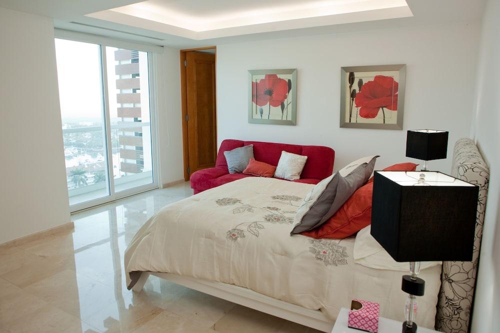 Shangri La Penthouses by Cheap Getaway