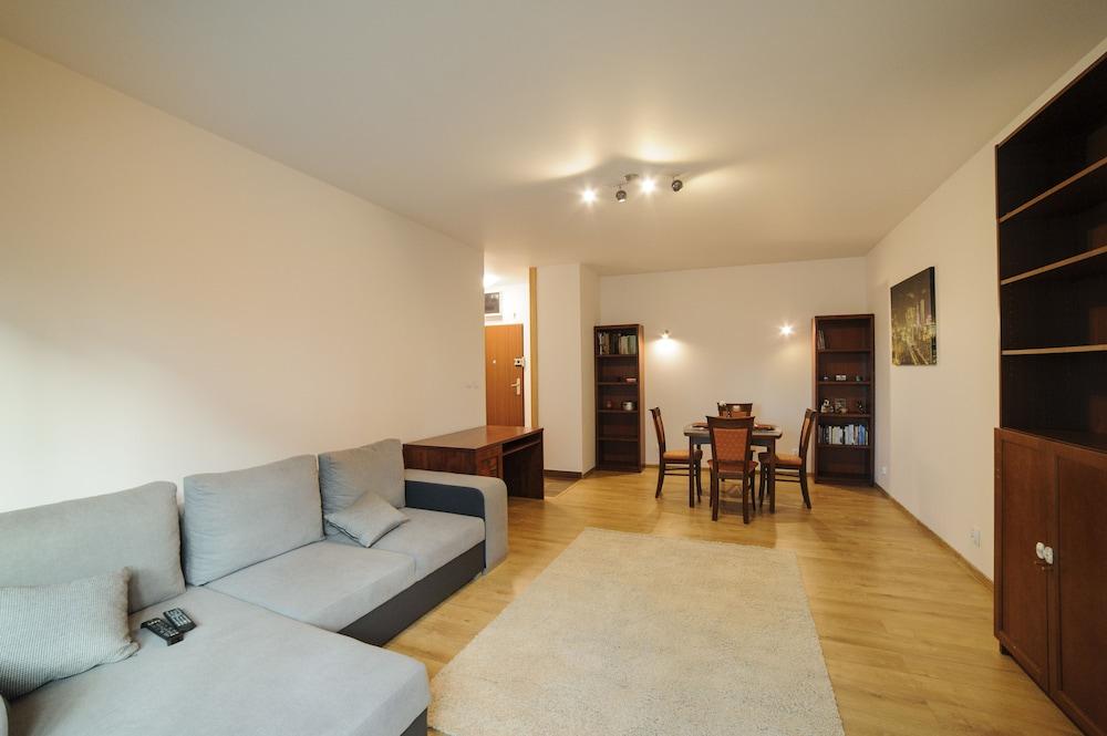 Warsaw Panorama Apartment