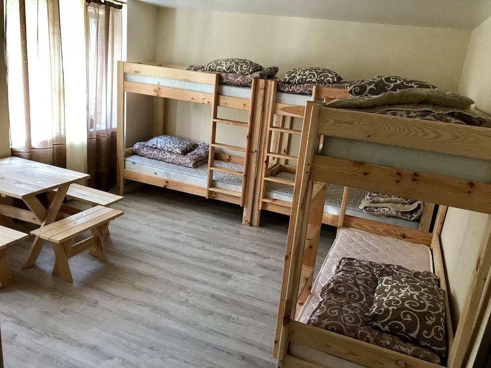 Pid Vysokym Zamkom Hostel