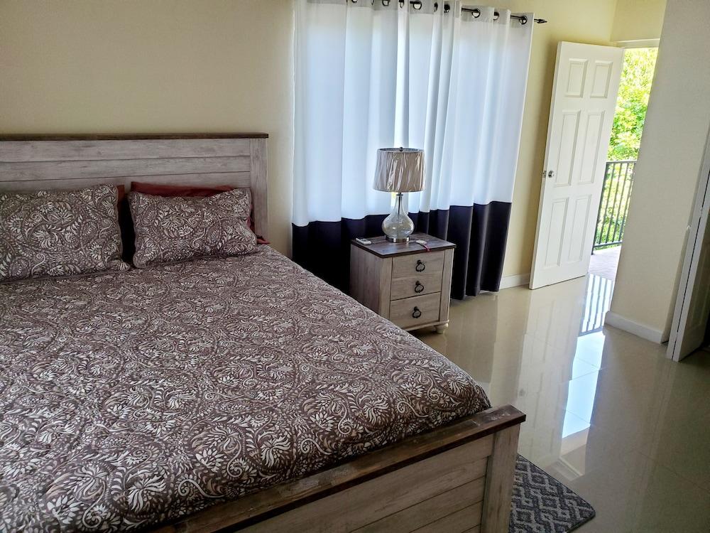 Rochester Modern Chic Apartment