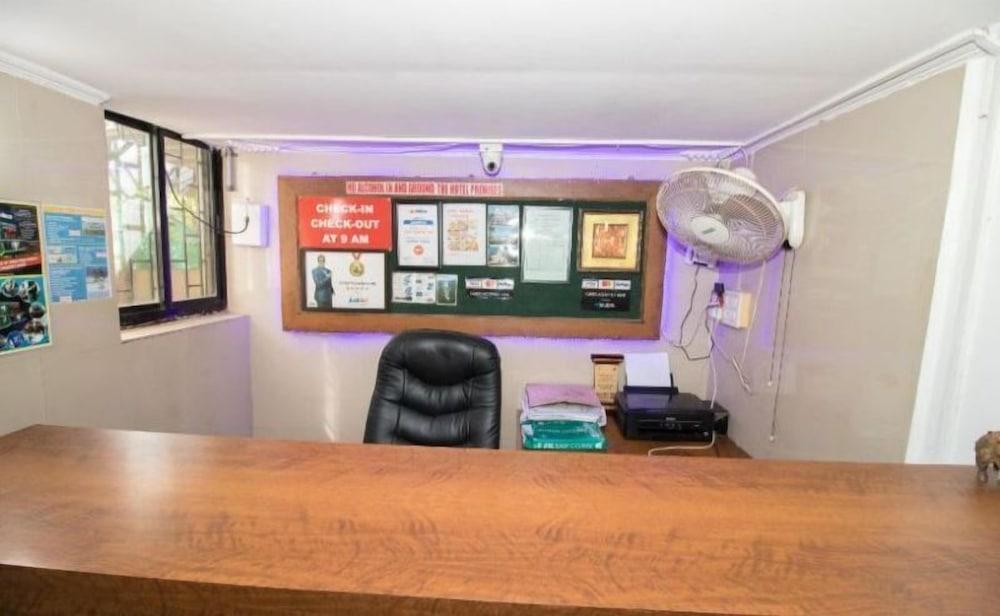 Hotel Travellers Inn